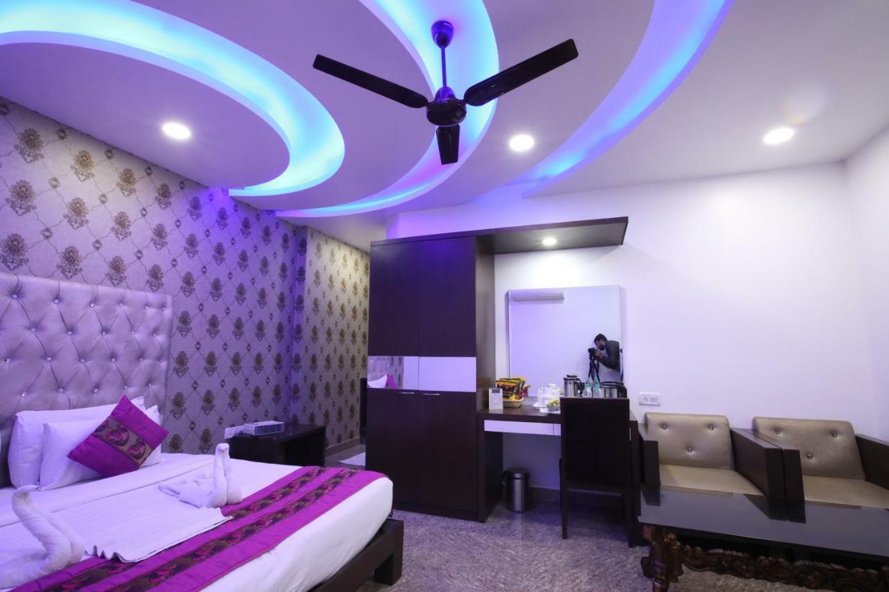 דלהי Hotel Surya International מראה חיצוני תמונה